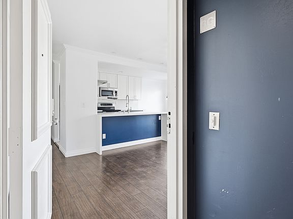 5th image of 4011 Lamont St Unit 3G