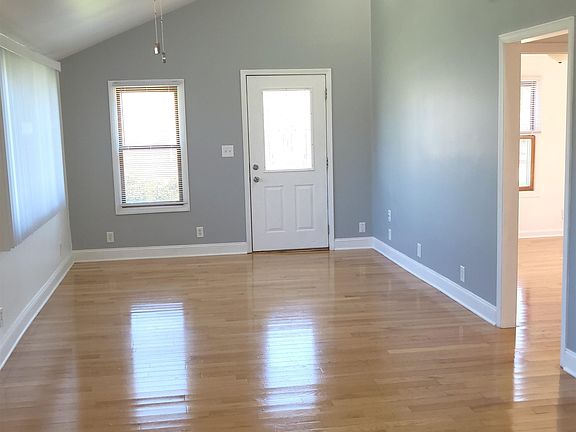 4th image of 825 Melbourne Ave