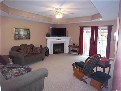 3rd image of 1040 Circle Dr