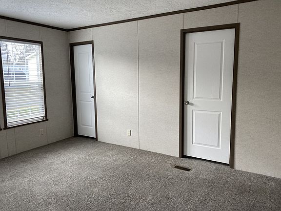 5th image of 412 Lazy Creek Way