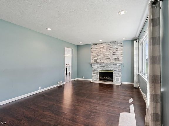 3rd image of 4959 Hudson Dr