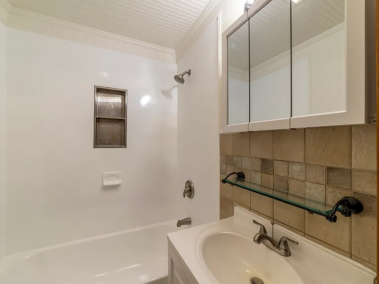 7535 Independence St — Photo 10