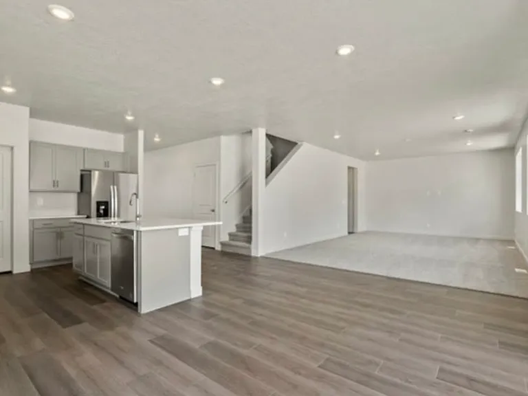565 E Lintel Rd — Photo 7