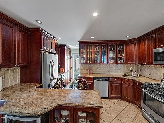 5th image of 1557 E 34th St