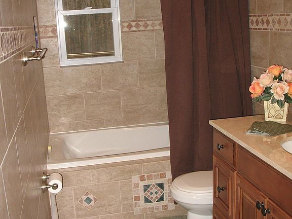 Hallway Bath - Shot 2