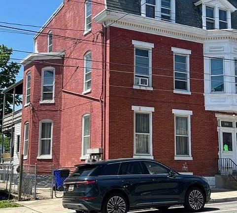 2nd image of 619 W Franklin St