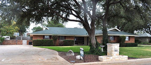 1st image of 2006 Country Club Dr