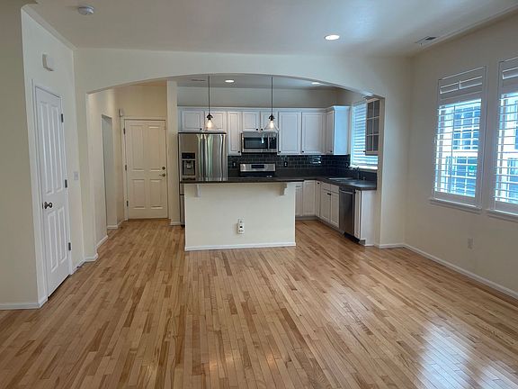 5th image of 1735 11th Ln NE