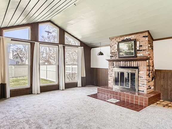 2nd image of 638 N Parker Dr