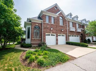 335 Arbor Glen Blvd, Schaumburg, IL 60195