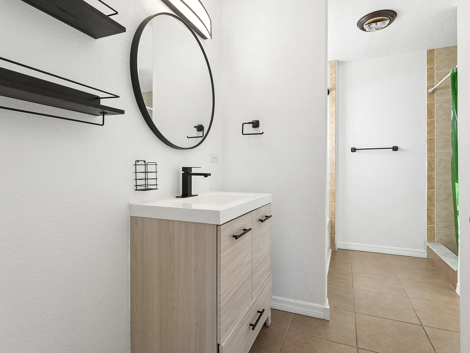 1 bed, 255 sqft, $1,100 — Photo 3