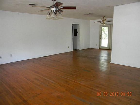 3rd image of 4118 Richmond St