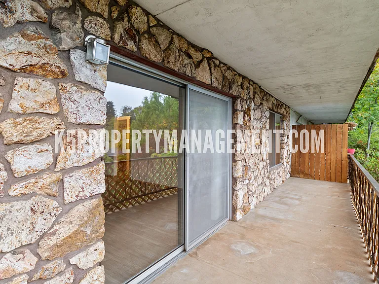 Town and Country Apartments — Photo 19