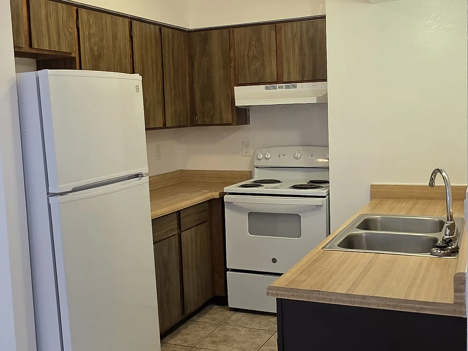 2 bed, 876 sqft, $1,300 — Photo 3