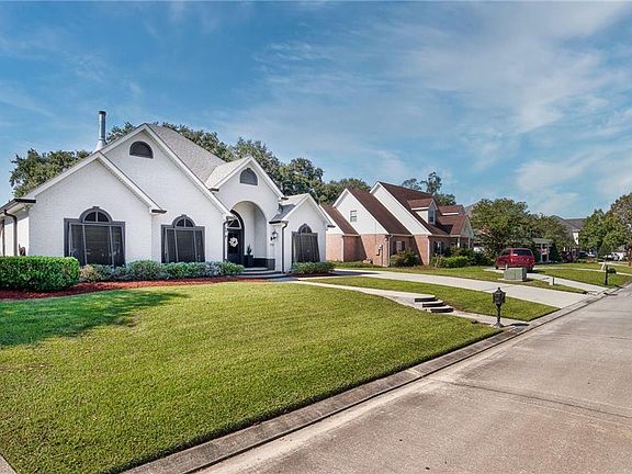 3rd image of 113 Woodchase Dr