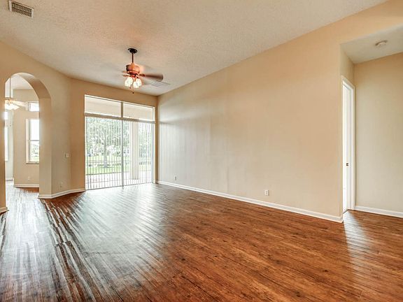 4th image of 176 NW Magnolia Lakes Blvd