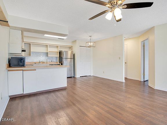 4th image of 108 La Costa Ln #412