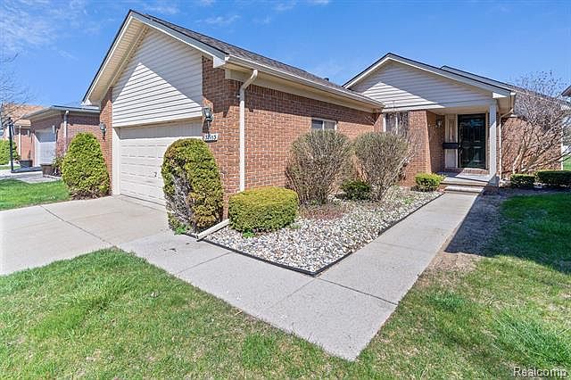 1st image of 32963 Birchwood Dr