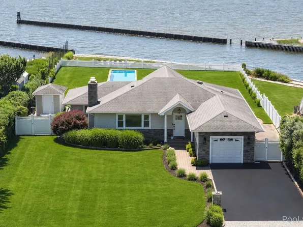 https://photos.zillowstatic.com/fp/8aeedd8525fd603f09c8a31f3e35656a-p_e.webp