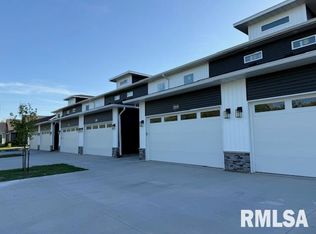 5198 Pandit Dr, Bettendorf, IA 52722