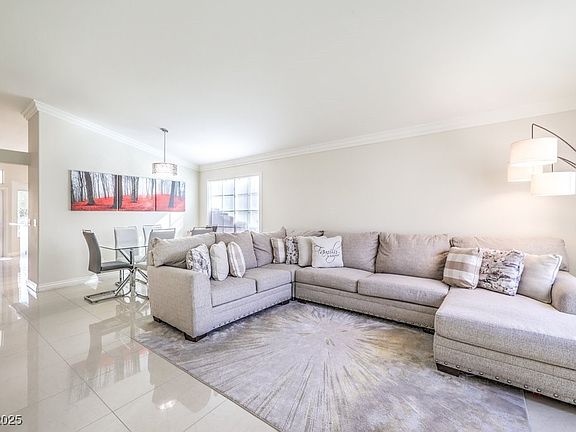 4th image of 1806 Hollyberry Ct
