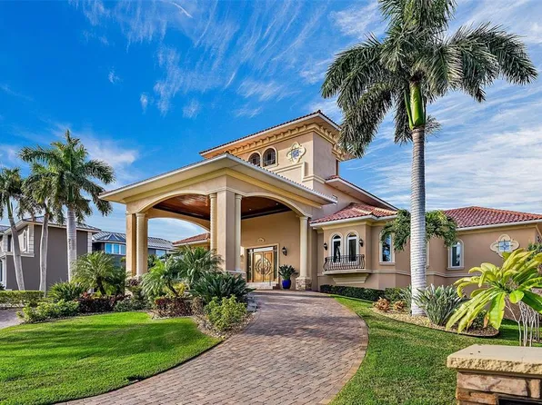814 Columbus Dr, Tierra Verde, FL 33715