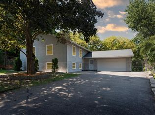 7218 Frontier Trl, Chanhassen, MN 55317