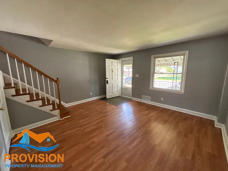 120 Kingston Rd — Photo 3