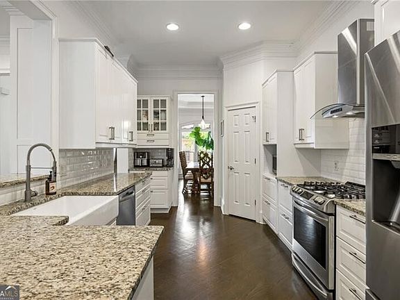 4th image of 2694 Lenox Rd NE