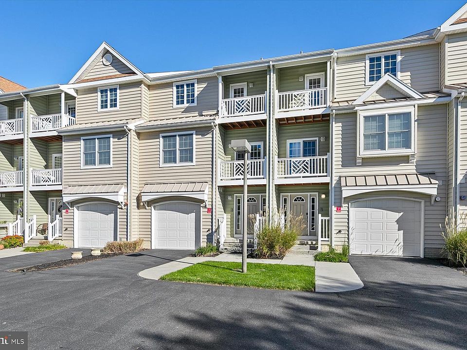 1st image of 9823 Golf Course Rd Unit 7