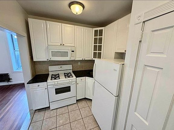 5th image of 613 9th Ave #3O