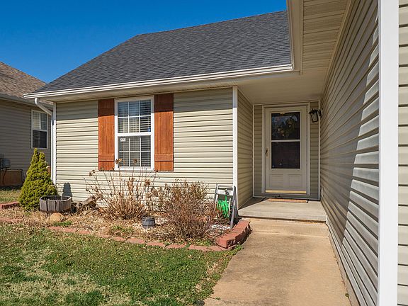 3rd image of 721 W Butterfield Drive