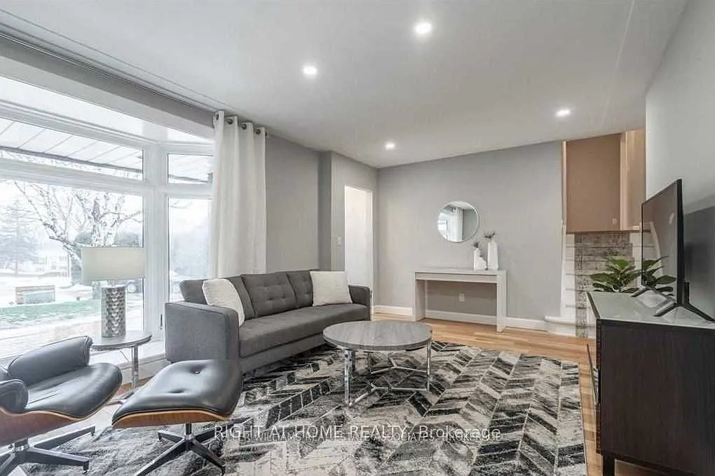 5 bed, $3,797 — Photo 2
