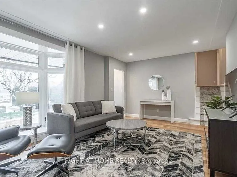 530 Lynda Ln — Photo 2