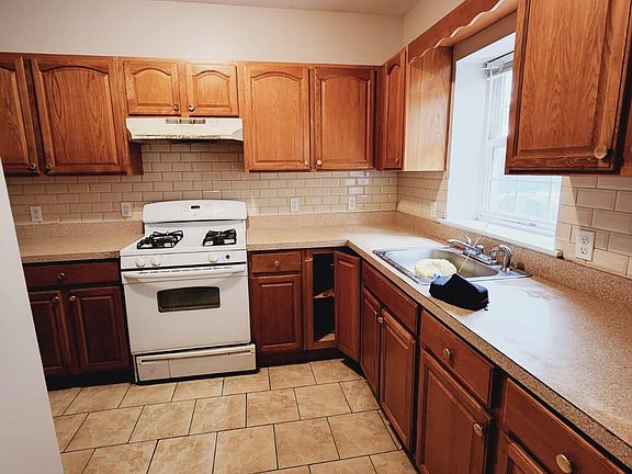 2nd image of 489 Communipaw Ave #102