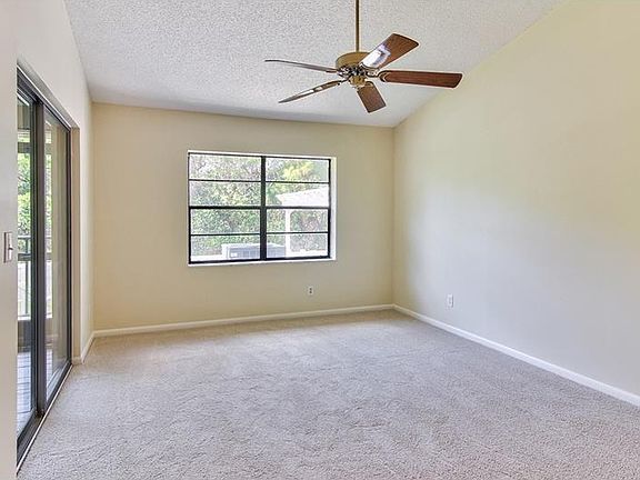 5th image of 860 Amelia Ct NE