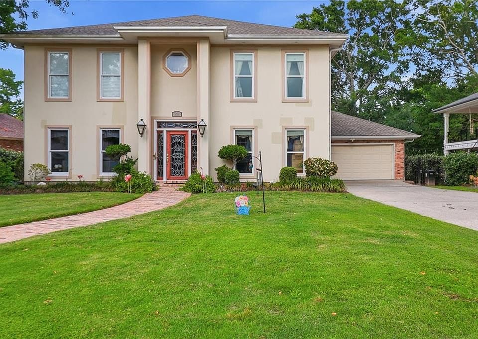1st image of 22 Chateau Trianon Dr
