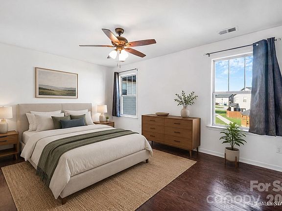3rd image of 738 Cardwell Ln
