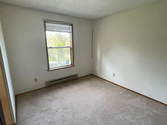 3rd image of 1494 Emerald Ct