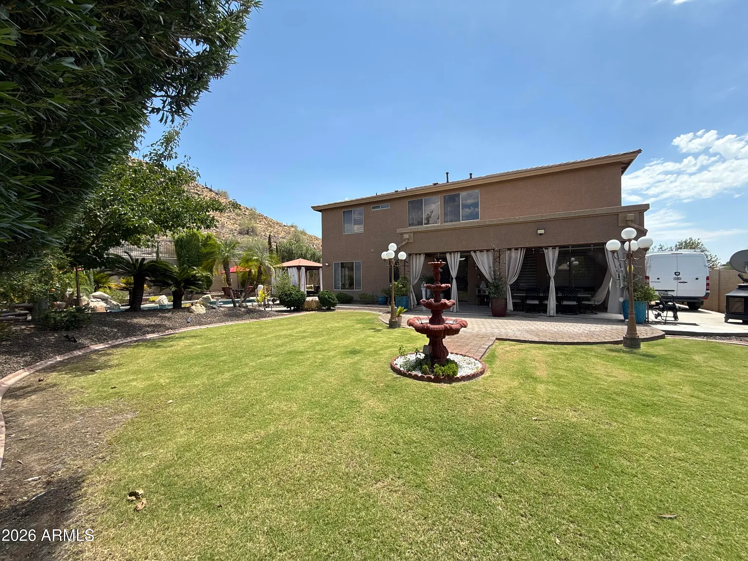 5 bed, 3.5 bath, 3482 sqft, $5,700 — Photo 3