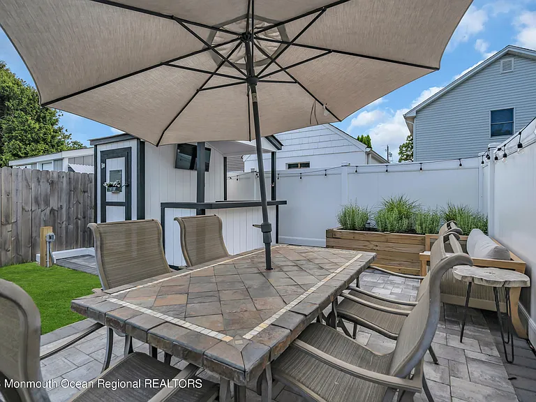 1215 Lister St #A — Photo 4