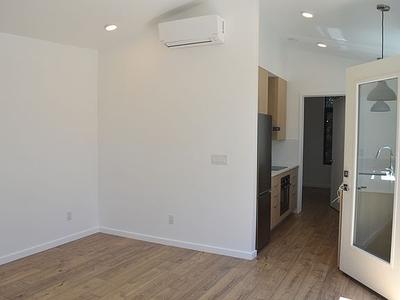 4th image of 429 Turney St #A