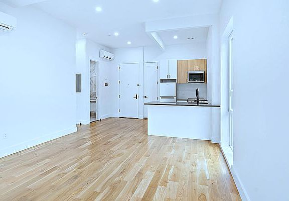 5th image of 598 Eagle Ave #2R