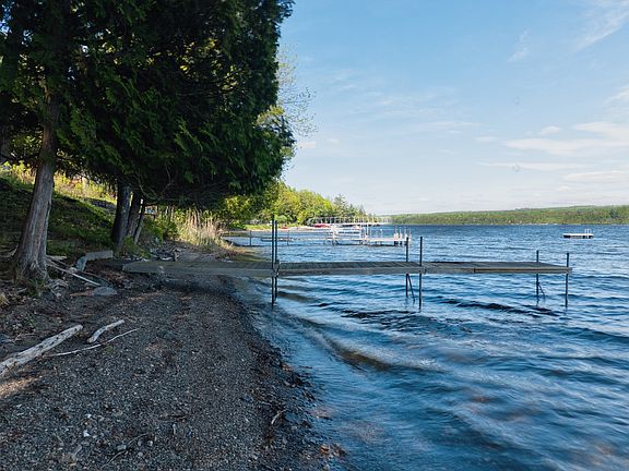 4th image of 560 Chemin Waban Aki N