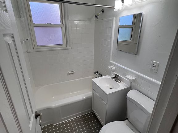 4th image of 1118 N Kenilworth St APT 6