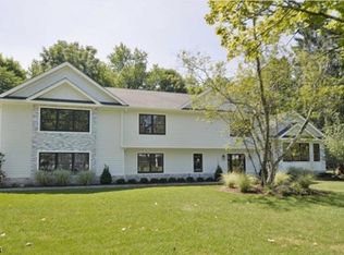 19 Valley Rd, Allendale, NJ 07401
