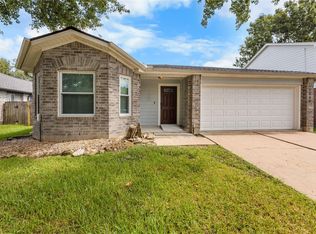 1735 Oak Ridge Dr, Kemah, TX 77565