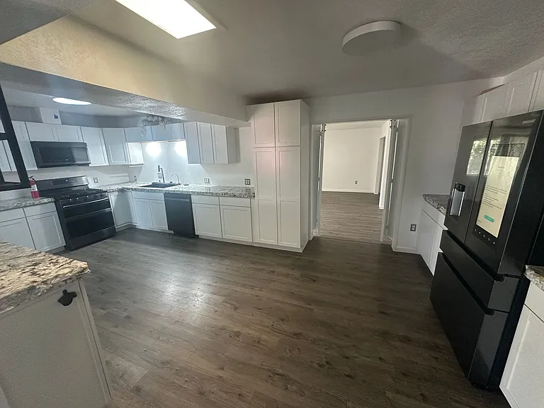 8117 Princess Jeanne Ave NE — Photo 4