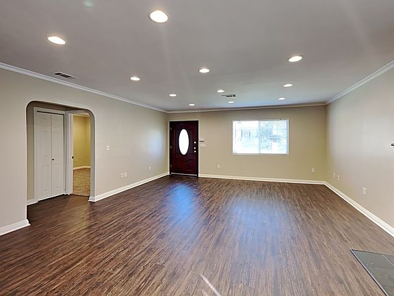 4th image of 8001 Laurelgrove Ave