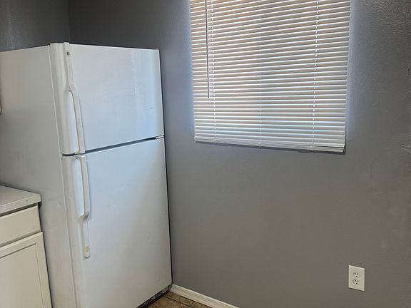 4th image of 9420 W Van Buren St #11
